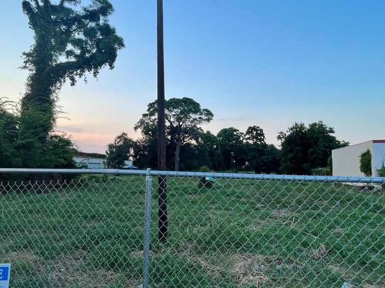 More Photos Of 7931 Chef Menteur Hwy, New Orleans Land For Sale