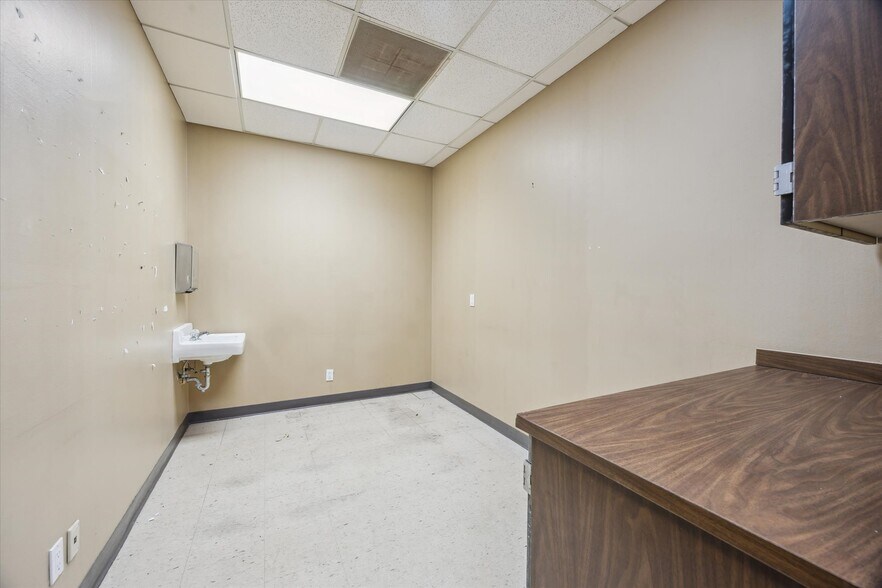 More Photos Of 6504 Memorial Dr, Texas City Medical For Sale