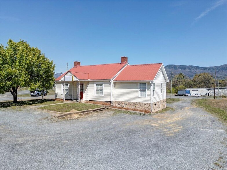 More Photos Of 806 N 3rd Ave, Chatsworth Office Residential For Sale