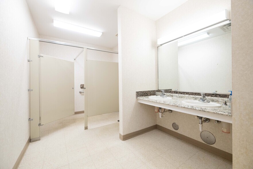 More Photos Of 640 Avis Dr, Ann Arbor Flex For Sale