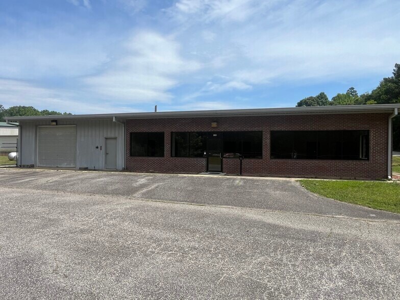 More Photos Of 103 Jack Heard Dr, Dawsonville Flex For Lease