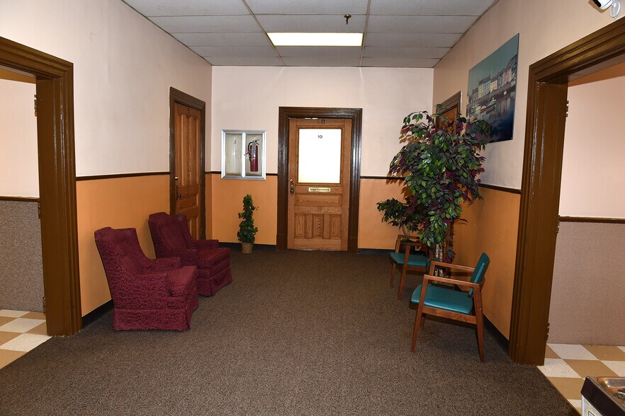 More Photos Of 1493 Old Butler Plank Rd, Glenshaw Office For Sale