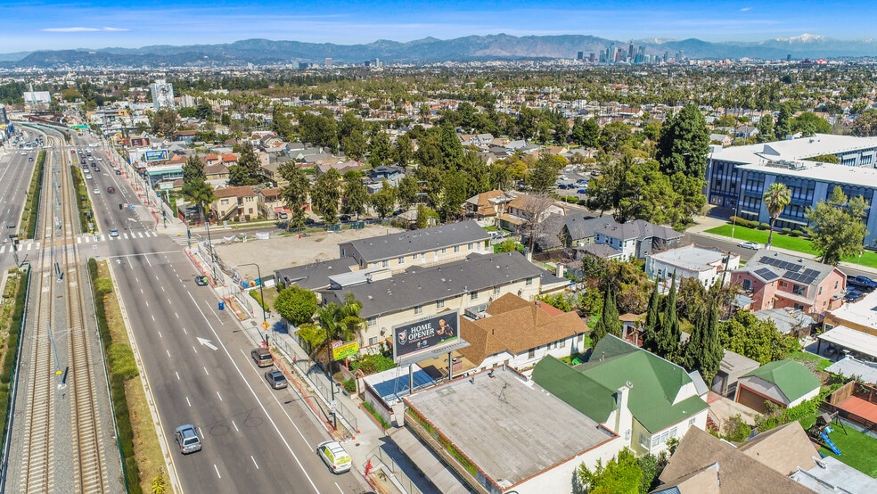 More Photos Of 5026 Crenshaw Blvd, Los Angeles Restaurant For Sale