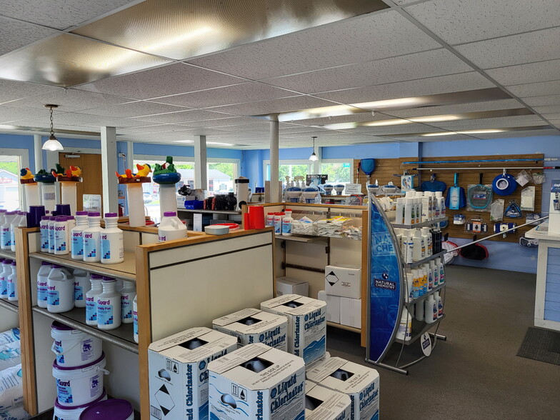 More Photos Of 9405 Dixie Hwy, Village of Clarkston General Retail For Sale