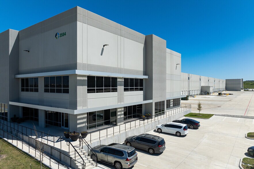 More Photos Of 3584 Mountain Creek Pky, Dallas Distribution For Lease