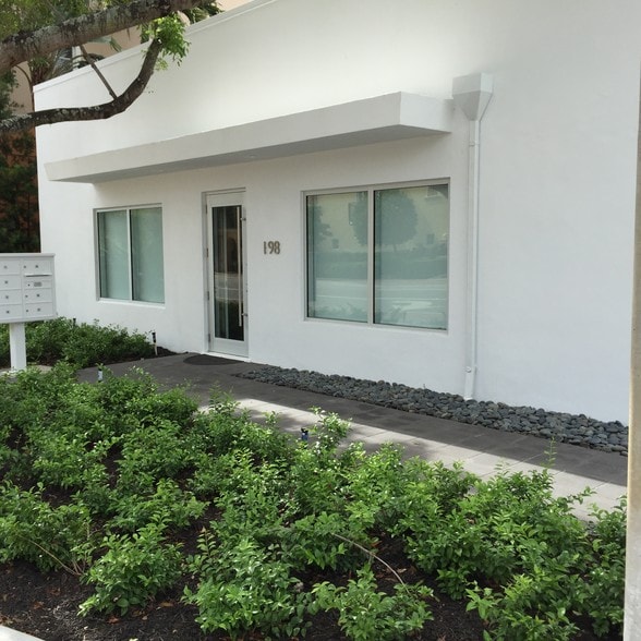More Photos Of 198 NE 6th Ave, Delray Beach Storefront Retail Office For Lease