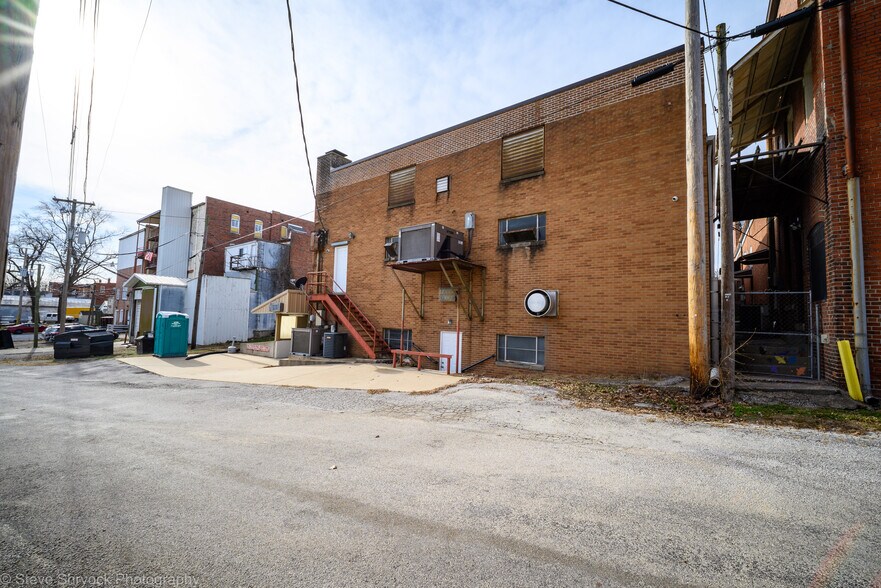 More Photos Of 411 S Main St, Hillsboro Specialty For Sale