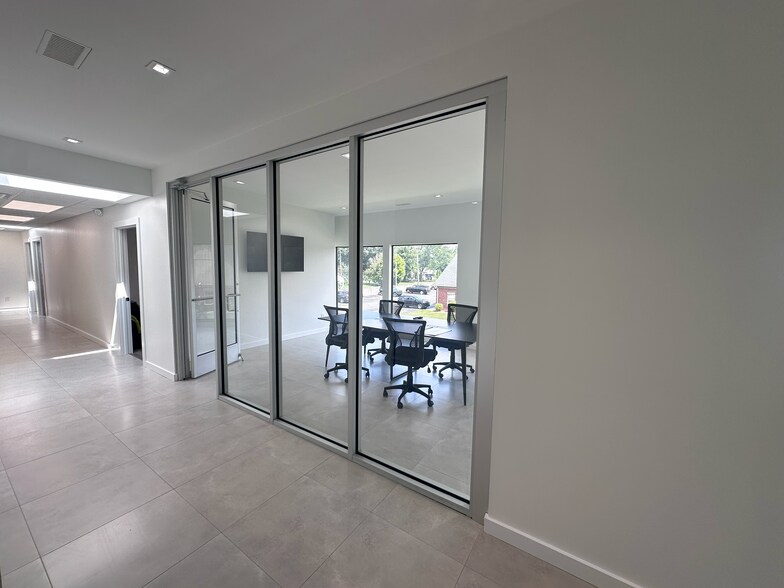 More Photos Of 189 E Big Beaver Rd, Troy Office For Sale