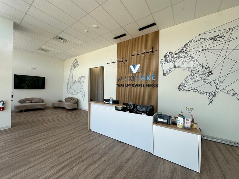 More Photos Of 7910 W Grand Parkway S, Richmond Storefront Retail Office For Lease