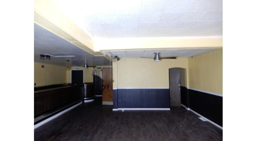 More Photos Of 7964 W Appleton Ave, Milwaukee Bar For Sale