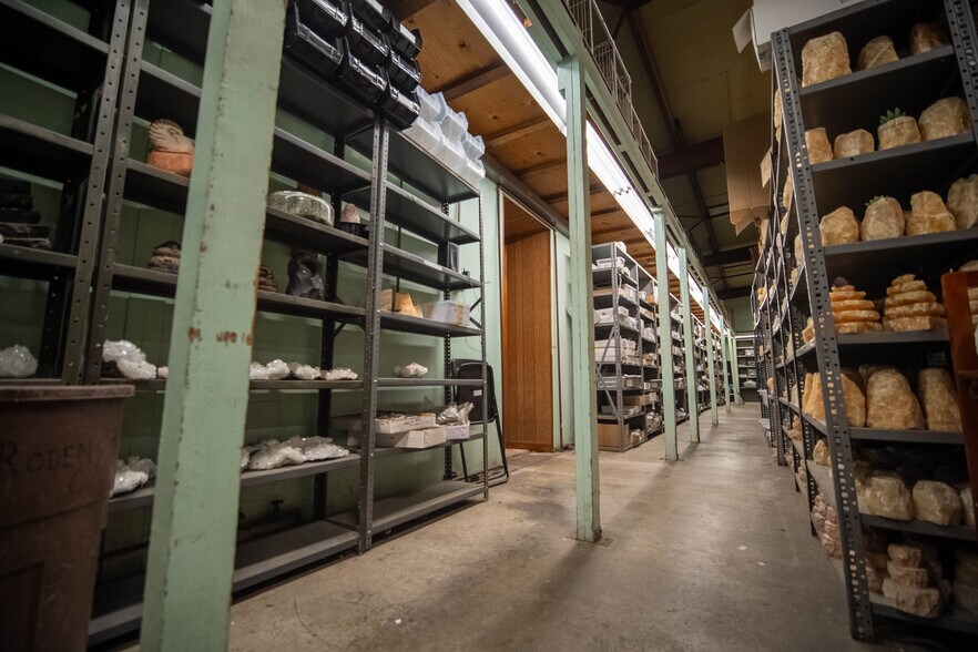 More Photos Of 300 Taugwonk Rd, Stonington Warehouse For Lease