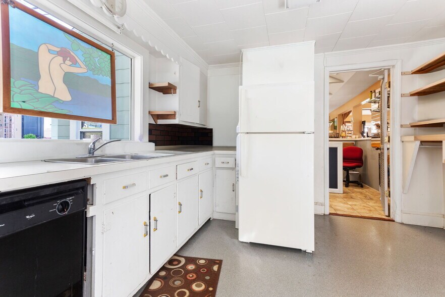 More Photos Of 1911 Margaret St, Winston-Salem General Retail For Sale
