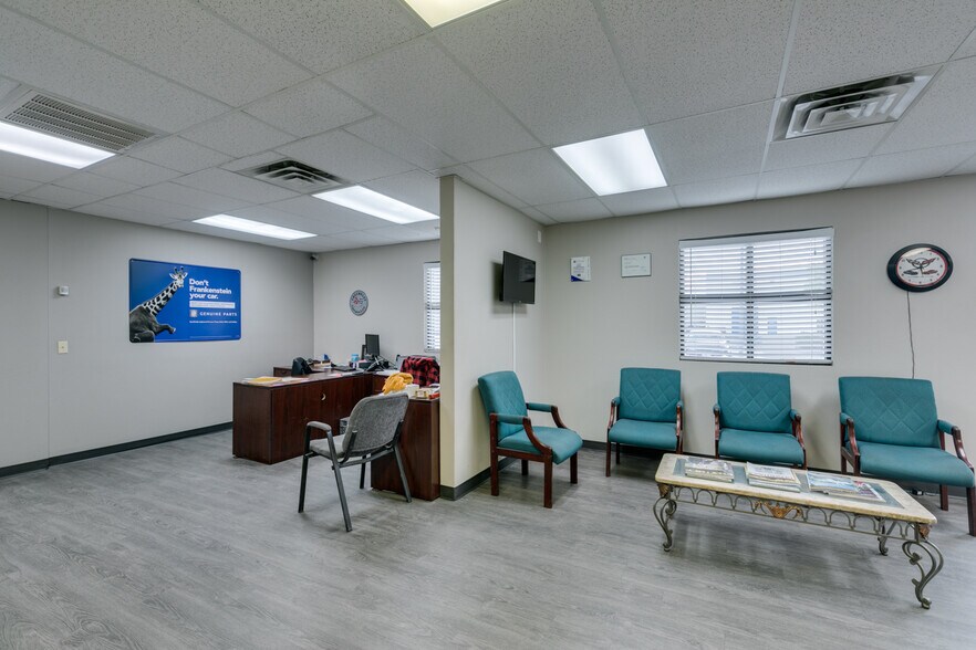 More Photos Of 5450 Desert Point Dr, Las Vegas Manufacturing For Lease