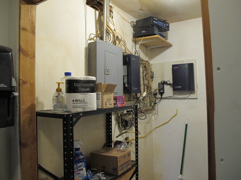 More Photos Of 713 E Main St, Waukon Manufacturing For Sale