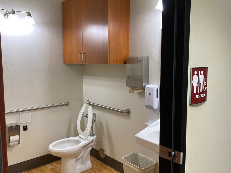 More Photos Of 1880 W Judith Ln, Boise Office For Lease