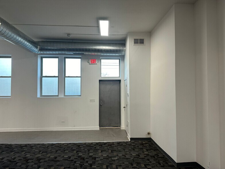 More Photos Of 6108 W Cermak Rd, Cicero Storefront For Lease
