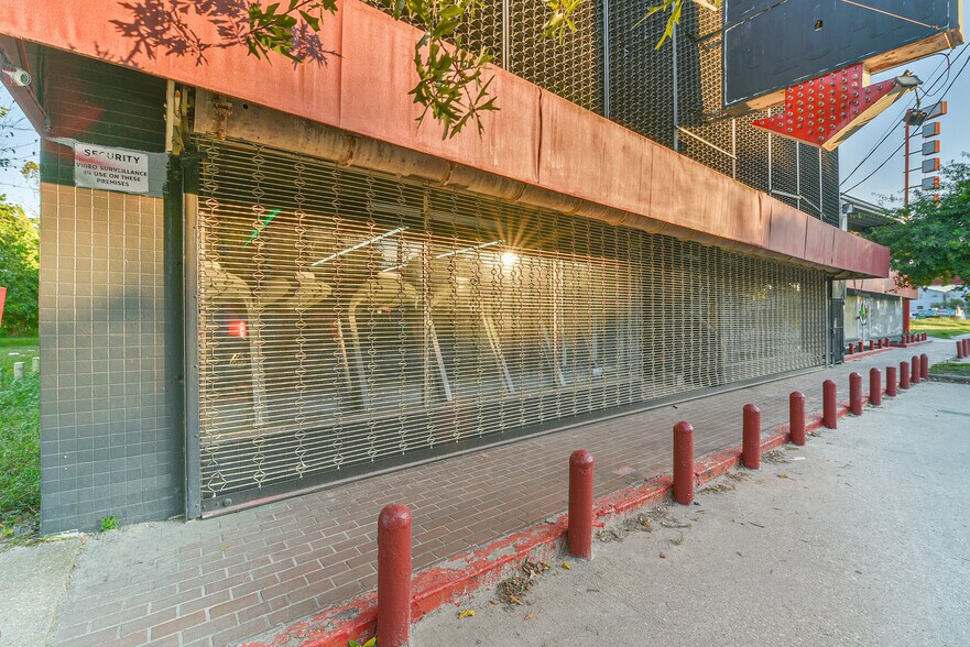 More Photos Of 2701 Emancipation Ave, Houston General Retail For Sale