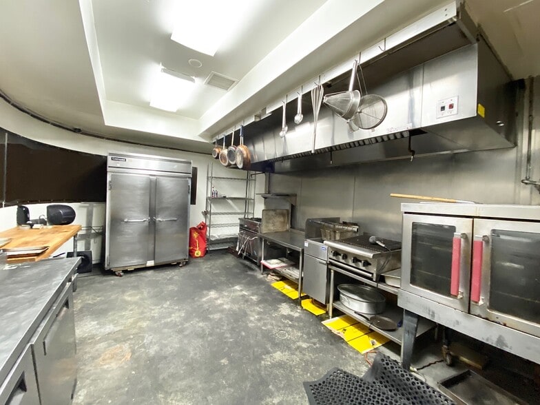 More Photos Of 2032-2050 Hollywood Blvd, Hollywood Restaurant For Lease