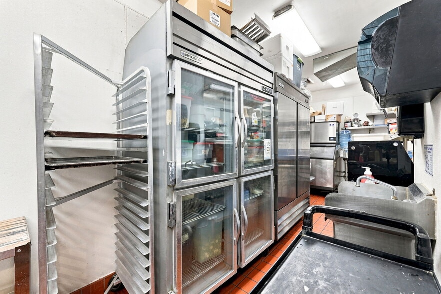 More Photos Of 2422 13th St, Sacramento Restaurant For Sale