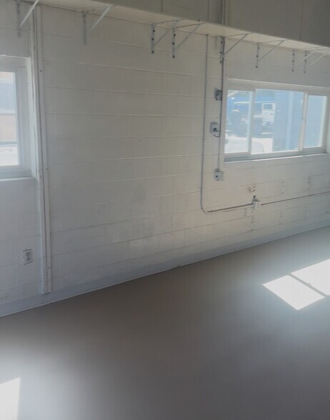 More Photos Of 410 Vista Village Dr, Vista Freestanding For Lease