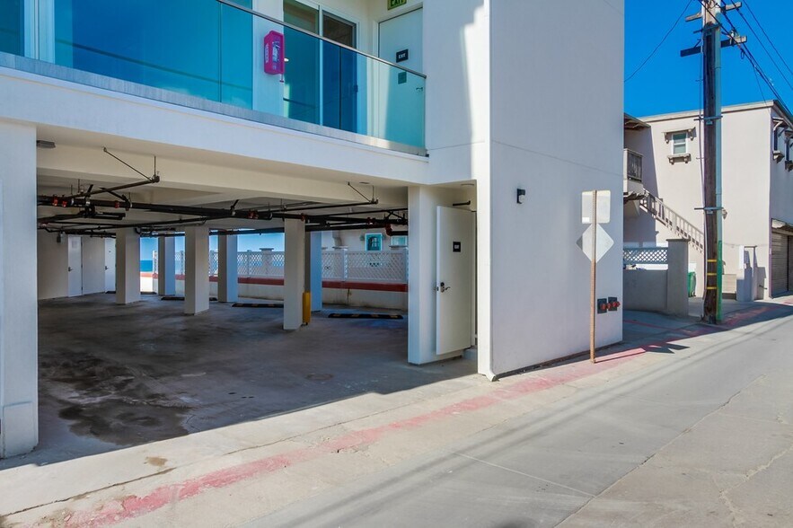 More Photos Of 3449 Ocean Front Walk, San Diego Apartments For Sale