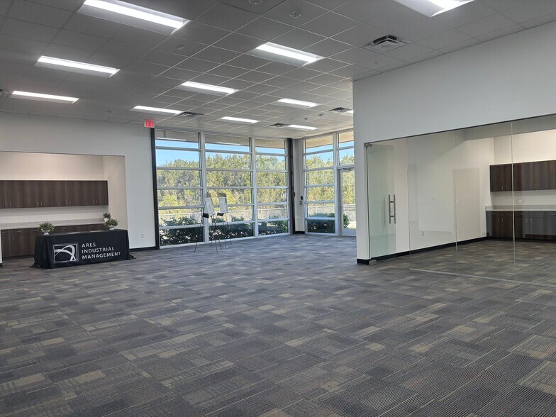 More Photos Of 9535 NW 174th St, Hialeah Unknown For Lease