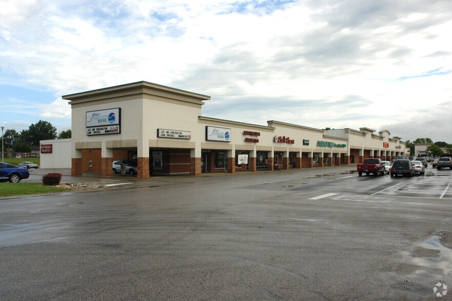 More Photos Of 440-480 New Albany Plaza Ctr, New Albany Unknown For Lease