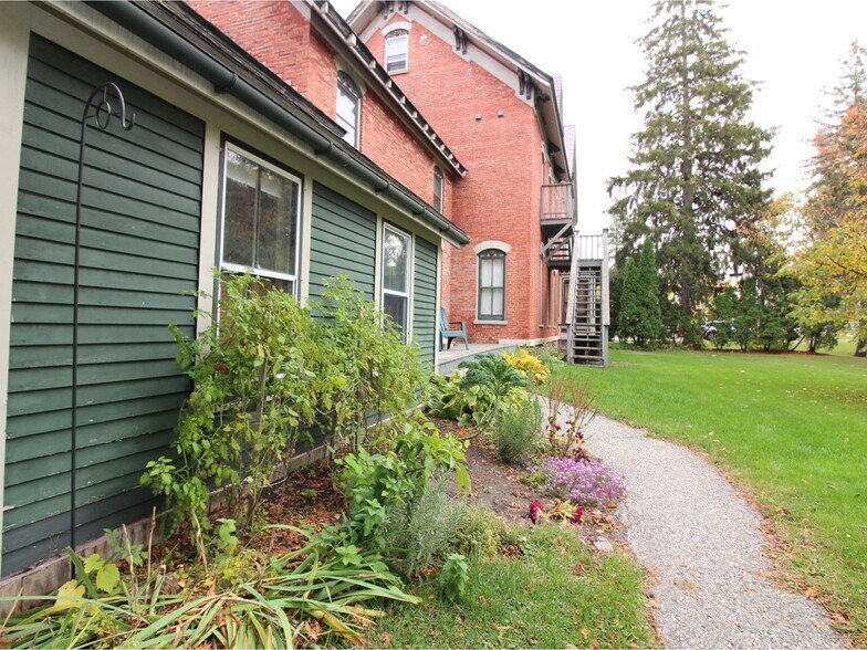 More Photos Of 5224 Shelburne Rd, Shelburne Apartments For Lease