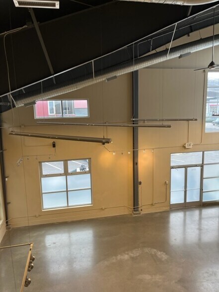More Photos Of 1770 Airport Way S, Seattle Showroom For Lease