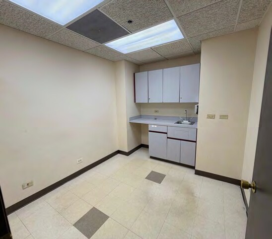 More Photos Of 511-515 Thornhill Dr, Carol Stream Medical For Sale