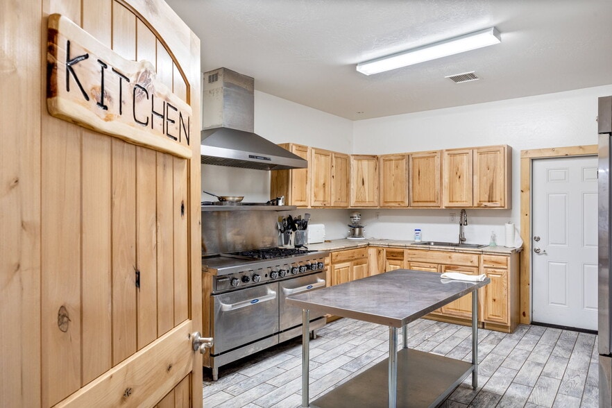 More Photos Of 2 County Road 2141 rd, Alpine Hotel For Sale