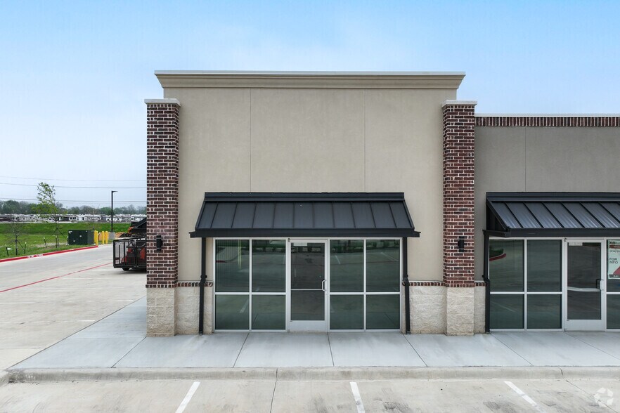 More Photos Of 2851 N Highway 77, Waxahachie General Retail For Lease