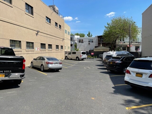 More Photos Of 66-00 Long Island Expy, Maspeth Office For Lease