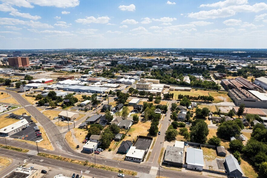 More Photos Of 1420 Linwood Blvd, Oklahoma City Office For Sale