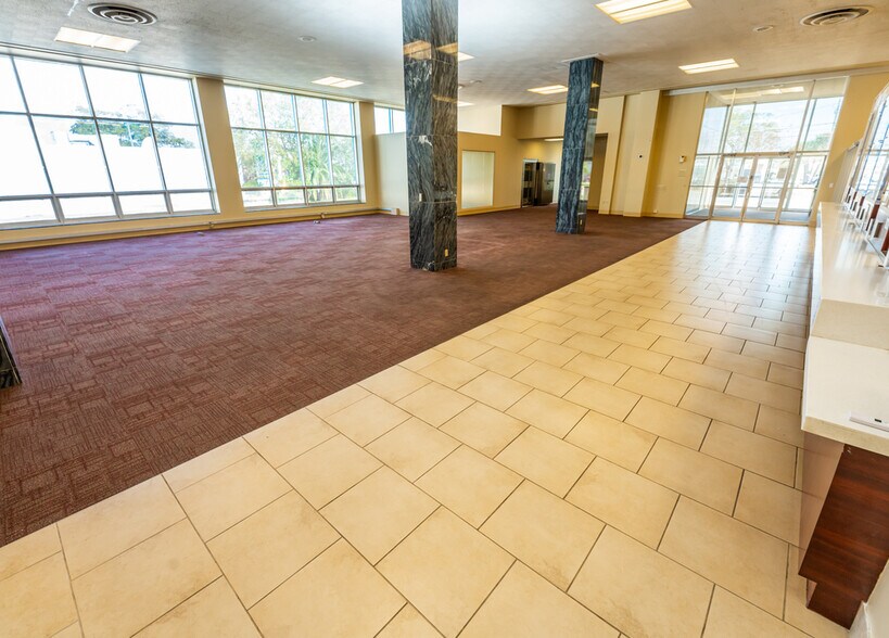 More Photos Of 130 N Ridgewood Ave, Daytona Beach Office For Sale