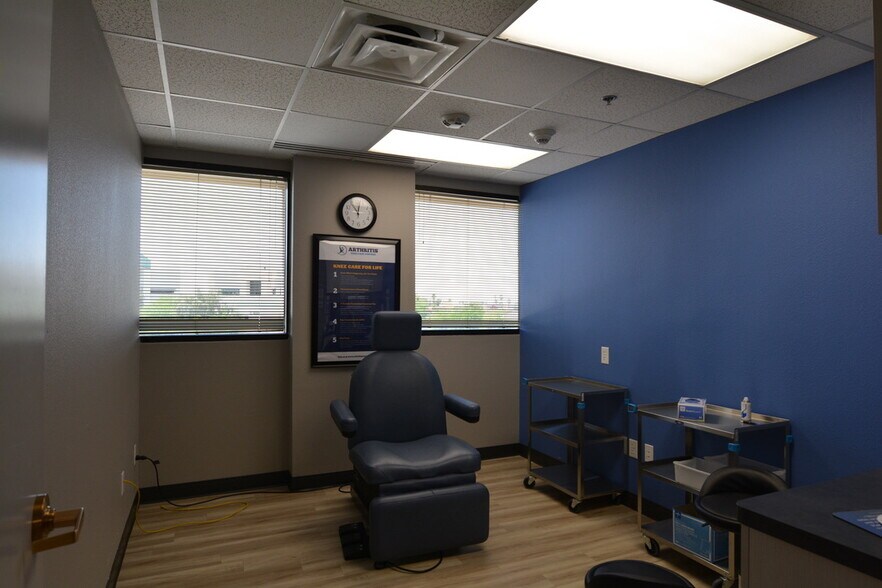 More Photos Of 10503 W Thunderbird Blvd, Sun City Medical For Lease