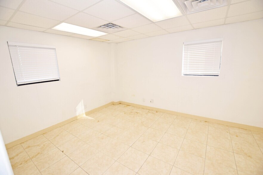 More Photos Of 305 E 57th St, Odessa Warehouse For Sale