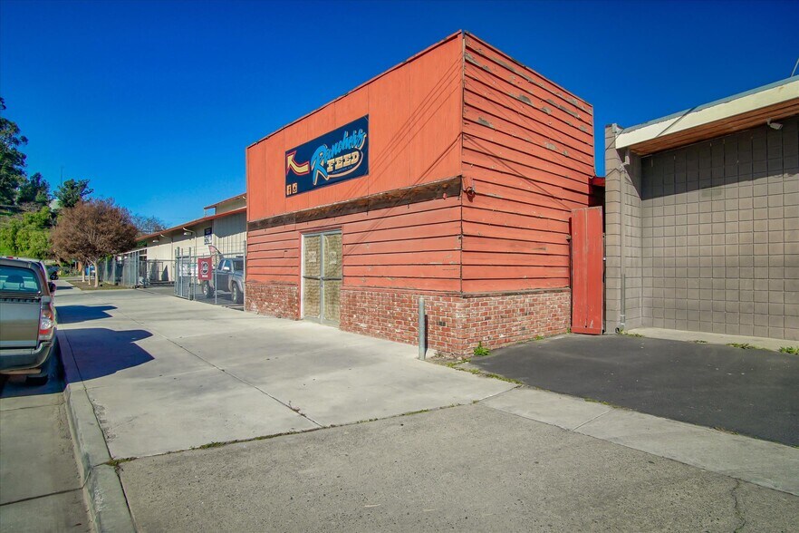 More Photos Of 354 1st St, Hollister Freestanding For Sale