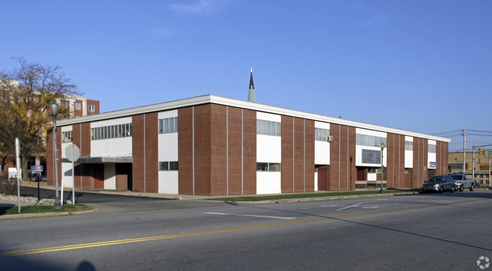 More Photos Of 303 S Main St, Mishawaka Medical For Lease