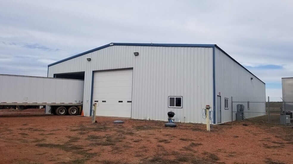 More Photos Of 132 104 Ave S, Killdeer Warehouse For Lease