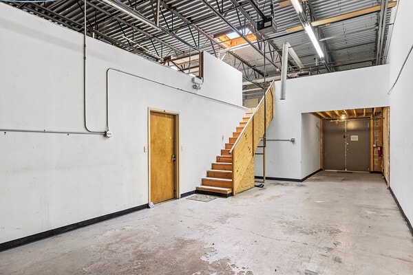 More Photos Of 501-565 N Wolf Rd, Wheeling Warehouse For Sale