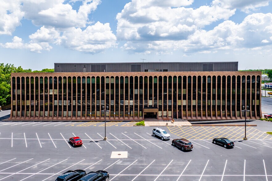 More Photos Of 2340 S River Rd, Des Plaines Office For Lease