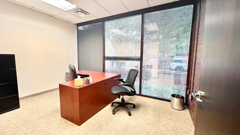 More Photos Of 8800 Roswell Rd, Sandy Springs Office For Sale