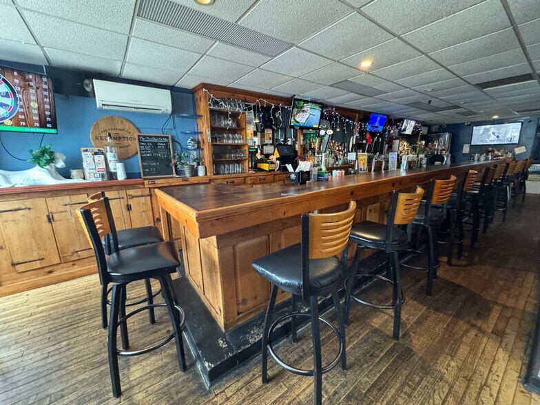 More Photos Of 164 Main St, Portland Restaurant For Sale
