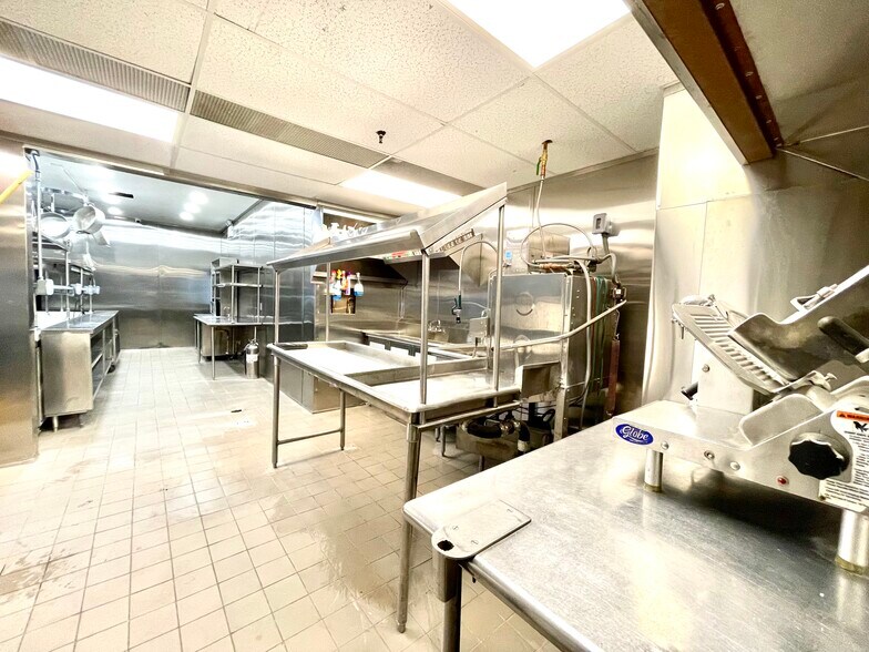 More Photos Of 141 Mansion Ave, Staten Island Restaurant For Sale