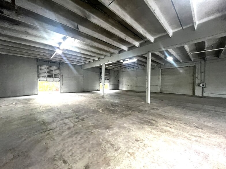 More Photos Of 1909-2099 Opa Locka Blvd, Miami Warehouse For Lease