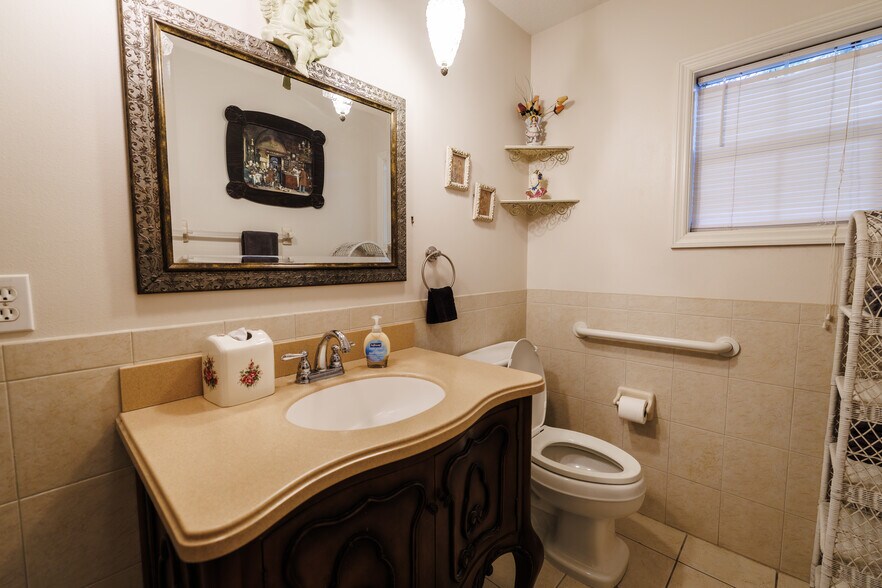 More Photos Of 215 E French Ave, Orange City Hospitality For Sale