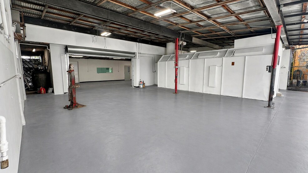 More Photos Of 1420 NE 131st St, North Miami Service For Lease