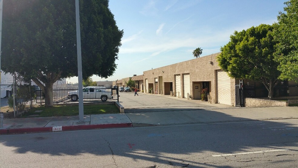 More Photos Of 12734 Branford St, Pacoima Warehouse For Lease