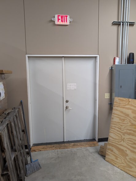 More Photos Of 4236 London Rd, Eau Claire Flex For Lease